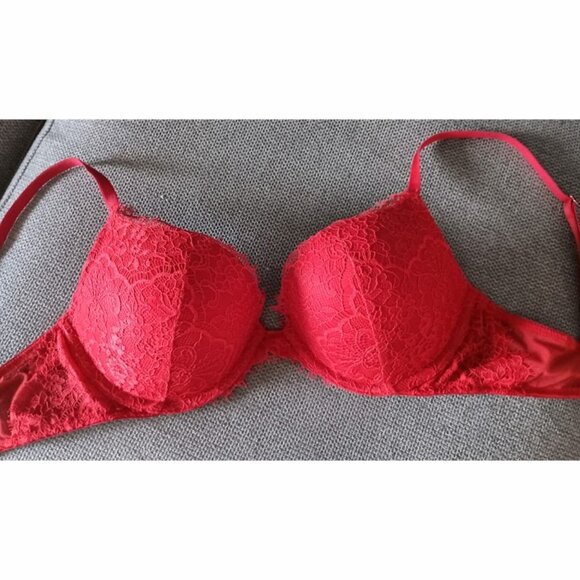 VS Red Lace Bra - Picture 2 of 8
